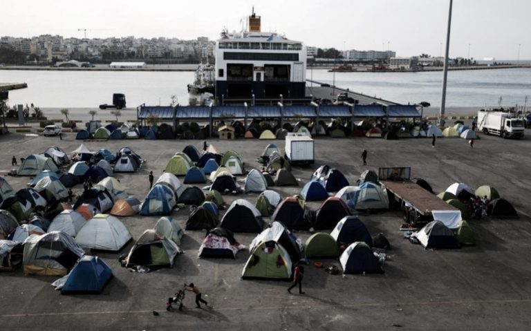 Piraeus port restored after Refugees depart