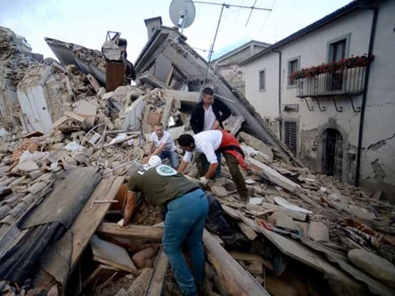 Greece stands by Italy after earthquake disaster 6