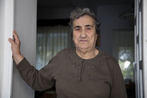 85-year-old Aimilia Kamvisi features in Ode to Lesvos, a new documentary film by Scotch whisky makers Johnnie Walker, which charts the spontaneous humanitarian response of the Greek islanders who helped almost half a million refugees forced to flee their homelands. The islanders&apos; inspiring human response has earned them a Nobel Peace Prize nomination. (PRNewsFoto/Johnnie Walker)