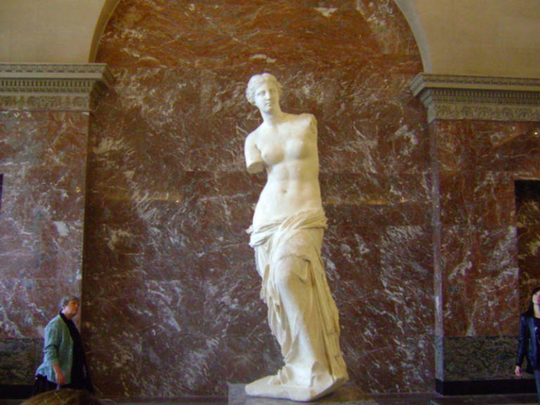 Greece launches bid to win back Venus de Milo from Louvre