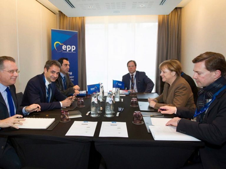 Mitsotakis presents plans for Greece to EU officials