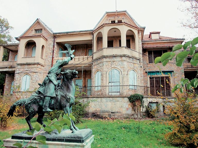 Government approves restoration of former Greek Family Palace "Tatoi"