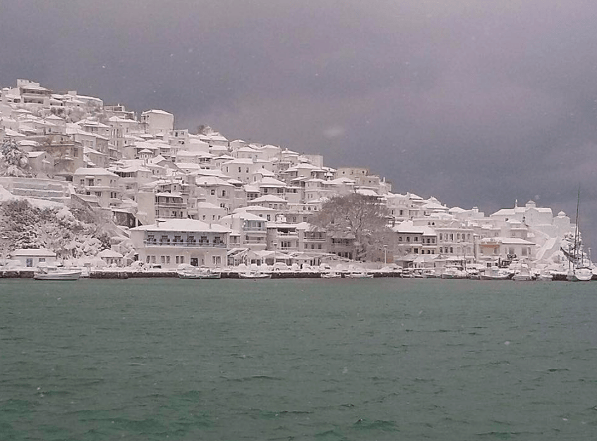 Skopelos Island hit by heavy snow