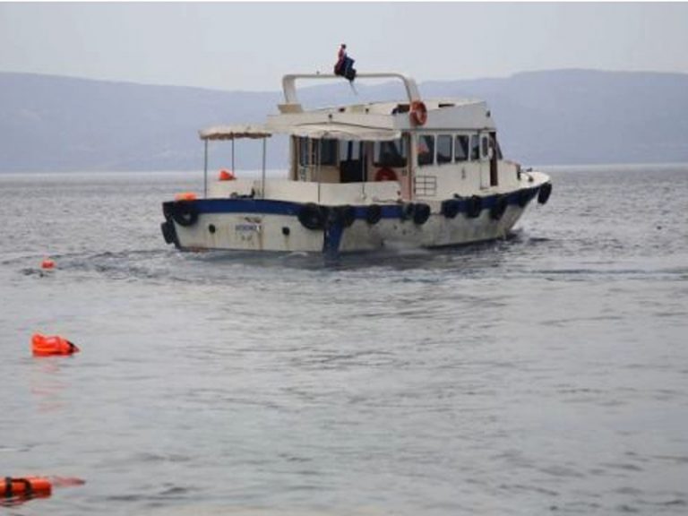 Asylum seekers steal Greek boat to escape back to Turkey