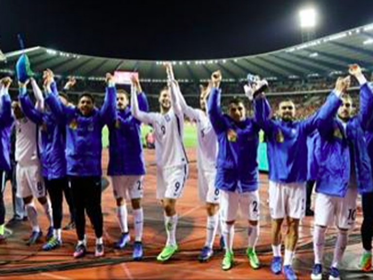 Greek players & fans celebrate as one
