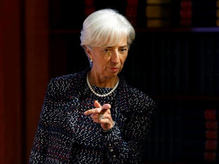 Lagarde demands decisions on Greek debt relief now