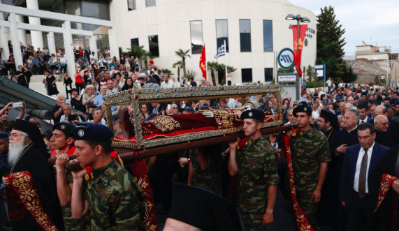 Holy Relics of Agia Eleni arrive in Greece for first time since 1211