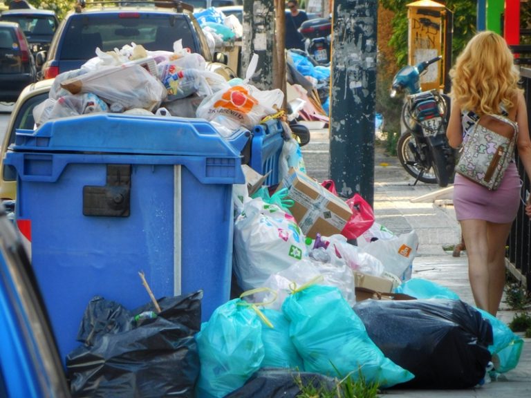 Greece cleans up after garbage strike