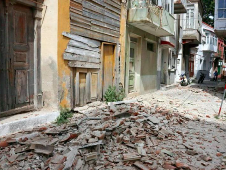 Lesvos earthquake buries woman under her house