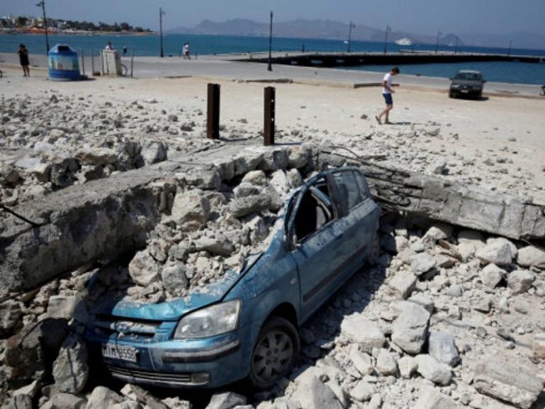 Kos earthquake kills tourists, ‘splits’ port