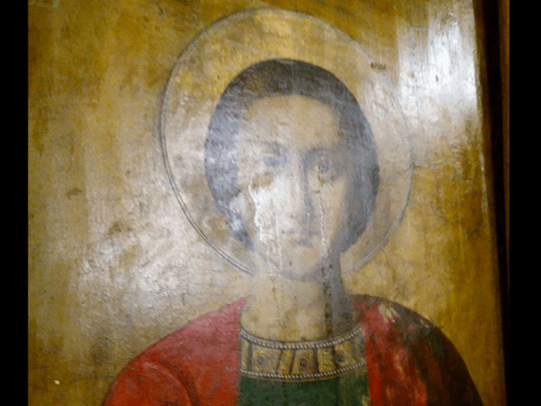 Icon of Agios Panteleimon shedding tears in Thessaloniki