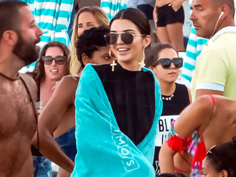 “Greece is one of my fave places in the world” Kylie Jenner tells her millions of fans
