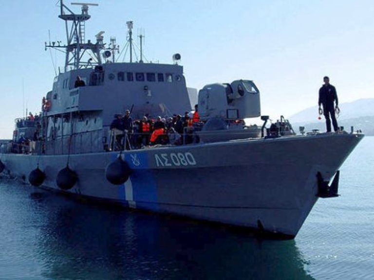 Coast guard to the aid of refugees stranded on Greek islets