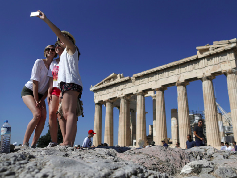 US ranks Greece at lowest risk level for tourists