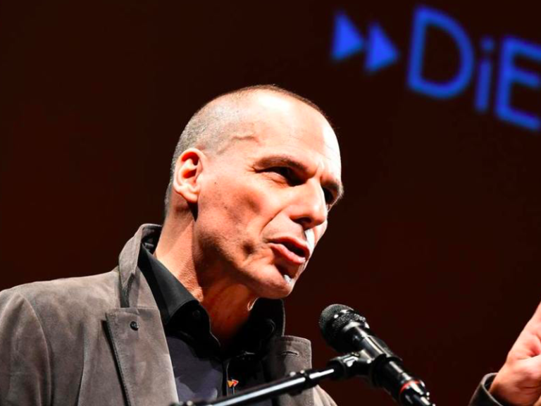 Varoufakis back in the political spotlight with new party