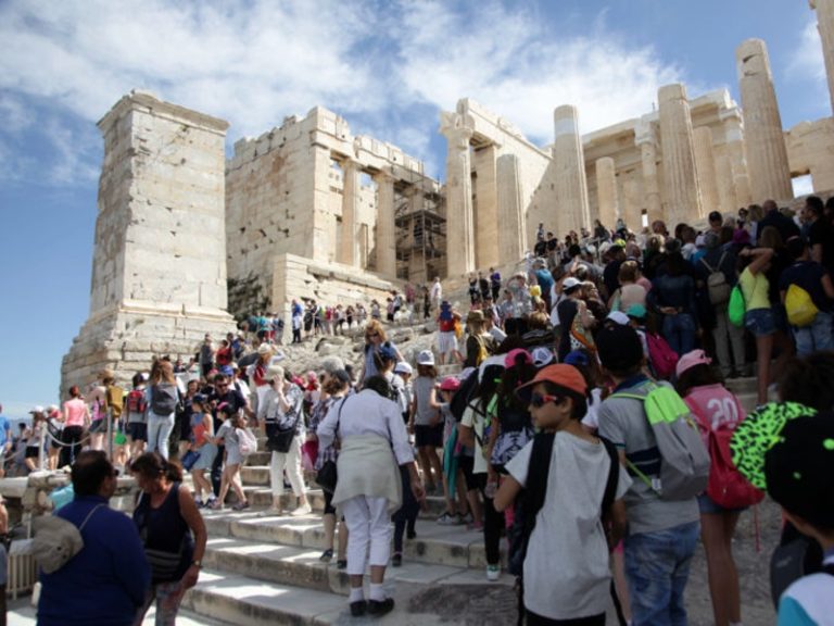 Greece set to break record with 32 million international visitors in 2018