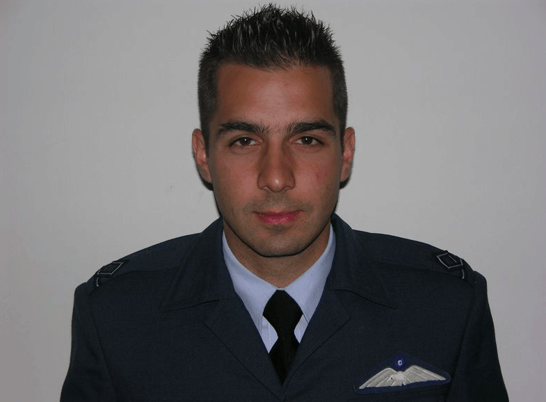 Body of heroic Greek pilot retrieved near Skyros 3