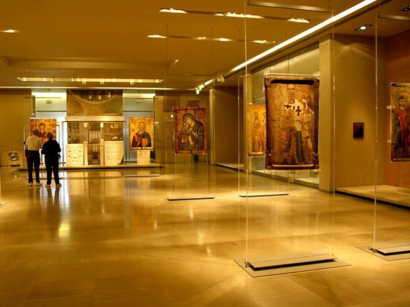 Four years jail for women who vandalised Athens museums with oil spray 1