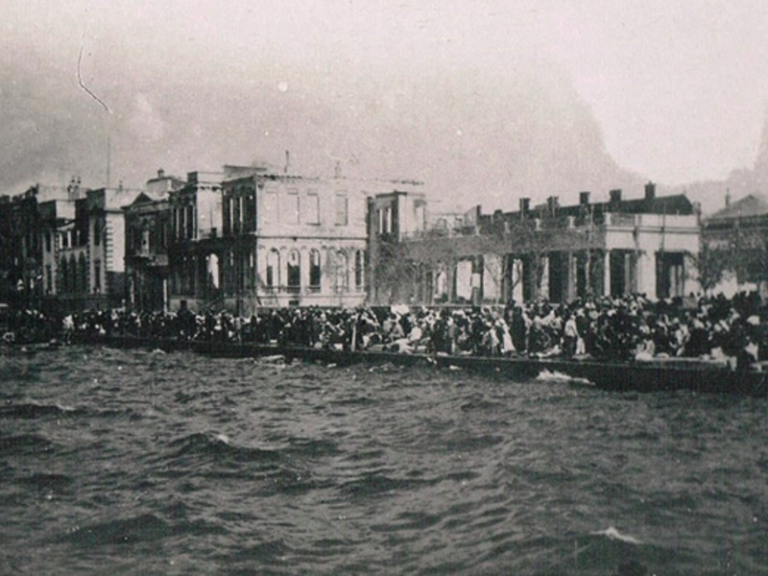 September 13, 1922, Great Fire of Smyrna begins