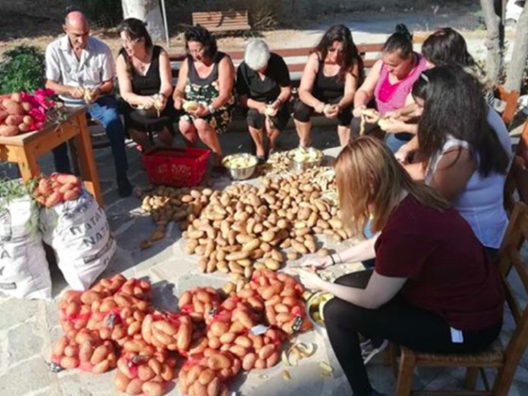 Naxos set to break world record by cooking 600 kilos of Tiganites Patates