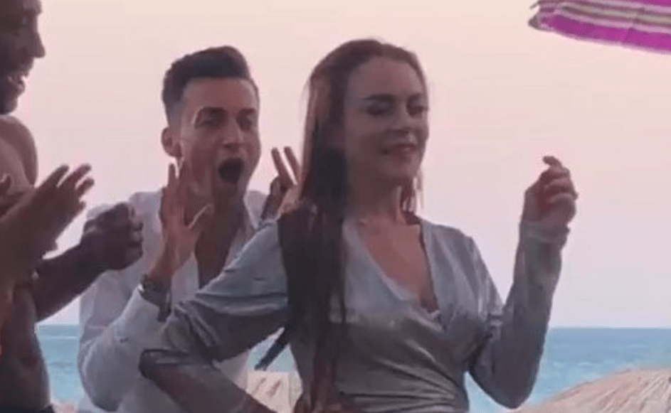 Lindsay Lohan S Dance Moves In Mykonos Go Viral Video Greek City