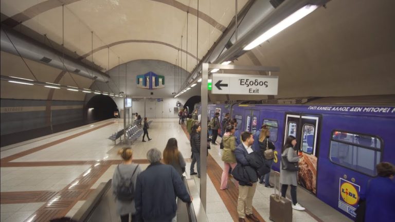 Bomb threat at Greek metro station