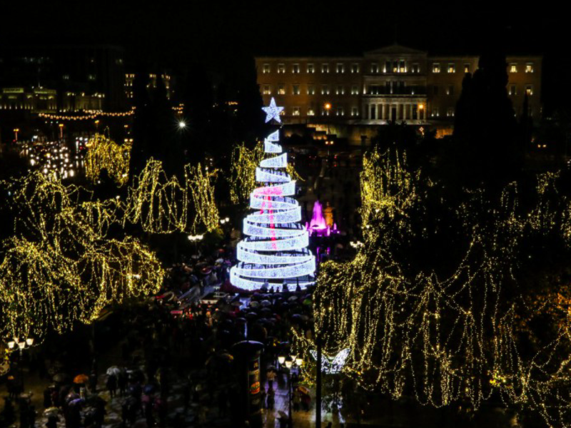 Christmas tree lights up in the heart of Athens (VIDEO) 1