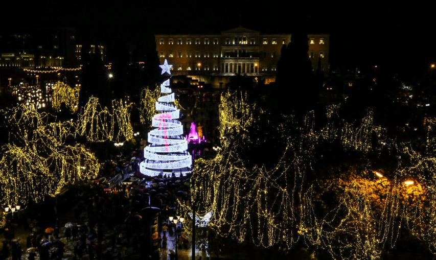 Christmas tree lights up in the heart of Athens (VIDEO) 4