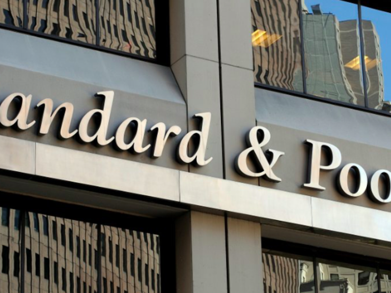 S & P give Greece the green light with ratings upgrade