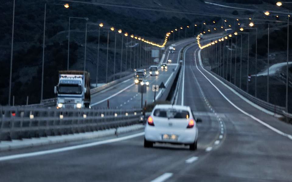 Over 400 people seriously injured on Greek roads over holidays 1
