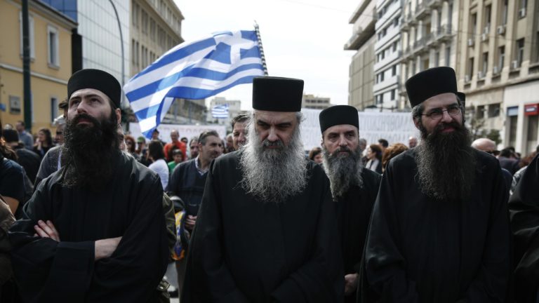Greek Priests to remain on civil service payroll