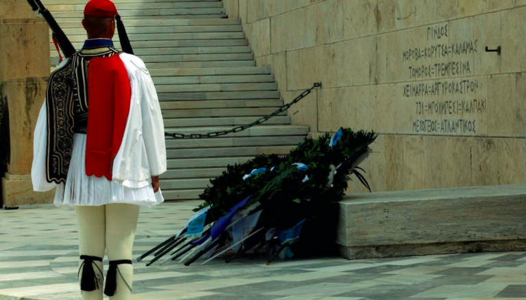 Greek Presidential Guards in mourning after Evzones passes away