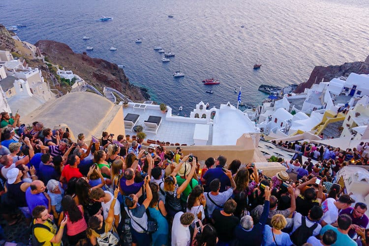 Santorini looking at ways to control overcrowding during peak summer season 2