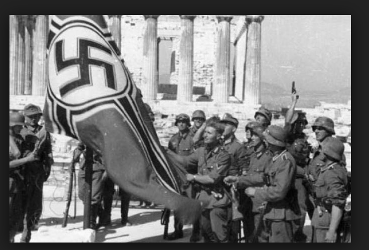 Greek Students remove Nazi Flag from the Acropolis