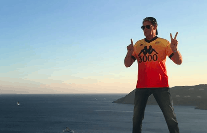 Baywatch legend makes a pit stop in cosmopolitan Mykonos 9