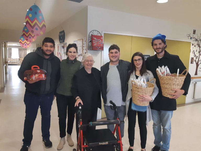Young Greek Australians visit residents at Fronditha Thornbury on Easter Saturday