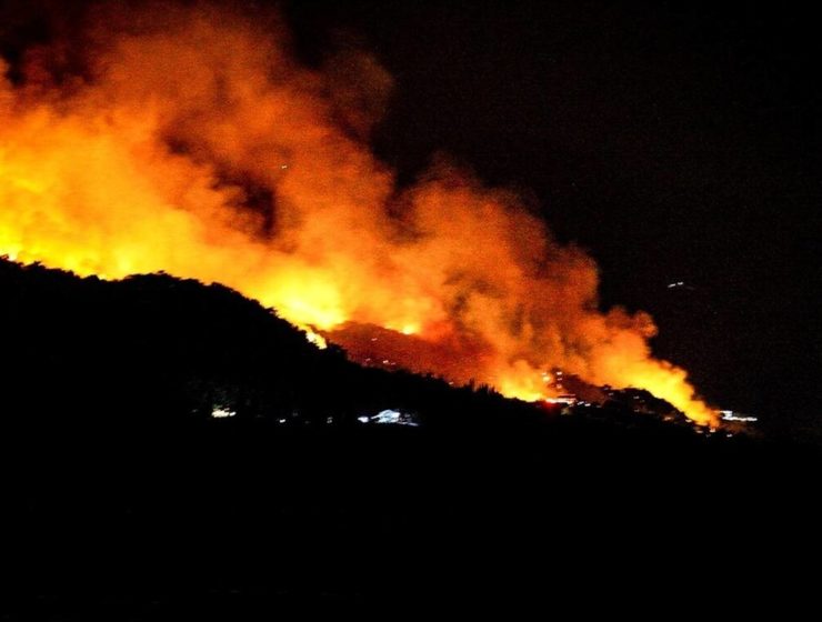 Firefighters continue to battle huge blaze in Evia, with man arrested for arson 15