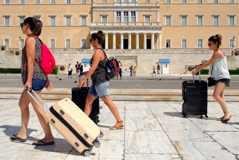 Luggage storage at your fingertips while travelling through Greece 1