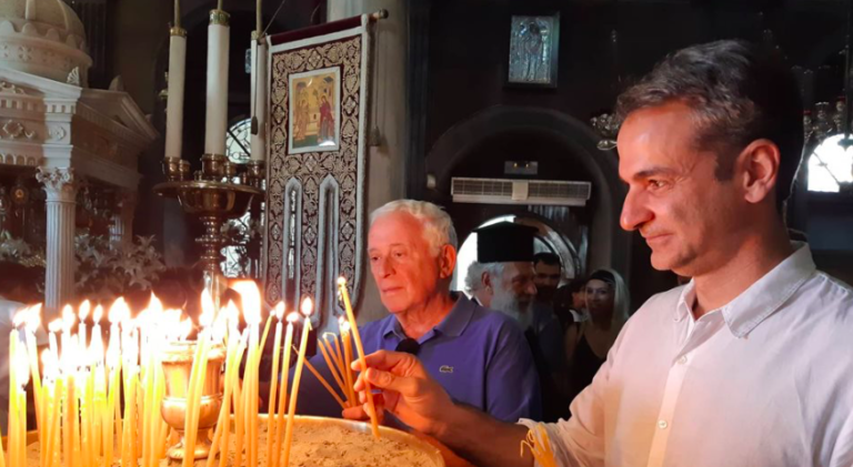 PM Mitsotakis attends Vespers Service in Tinos