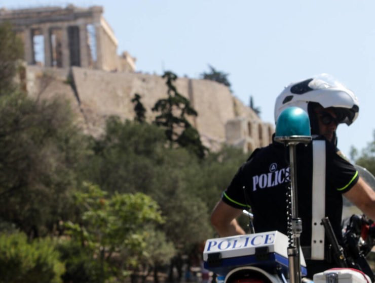 Teams of police officers begin guarding tourist spots in Athens (VIDEO) 14