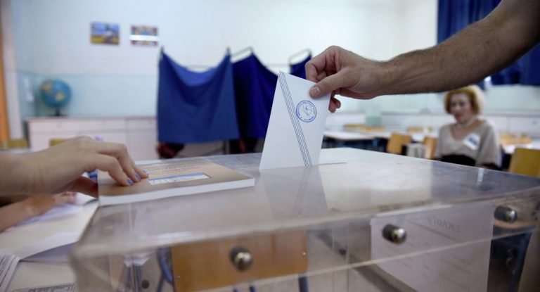 Greeks living abroad may soon be able to vote from overseas