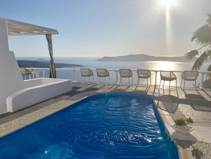 Luxury travel company is offering to pay someone to travel around Greece, taking Insta pics 7