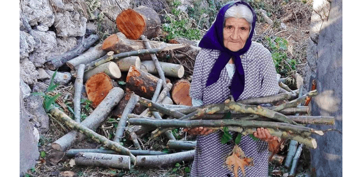 92-year-old Yiayia Emilia from the Peloponesse collects her own olives and wood 7