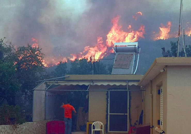 Wildfire rages through village on Zakynthos island (PICS & VIDEO) 2