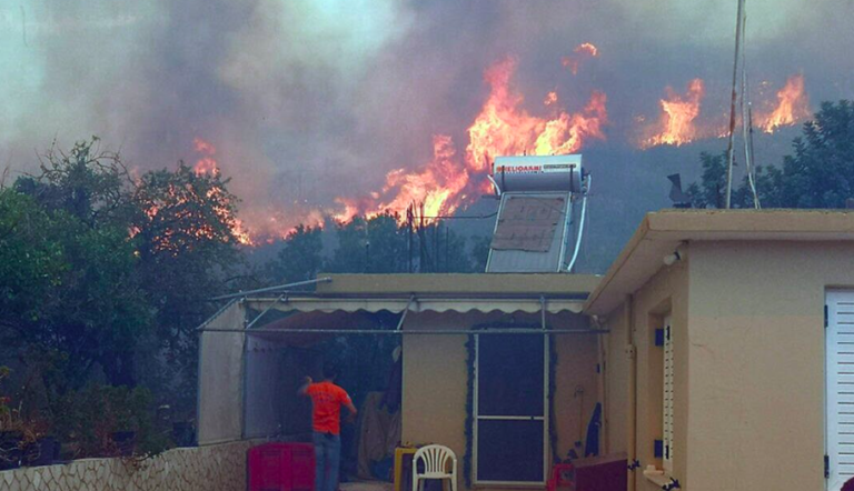 Wildfire rages through village on Zakynthos island (PICS & VIDEO)