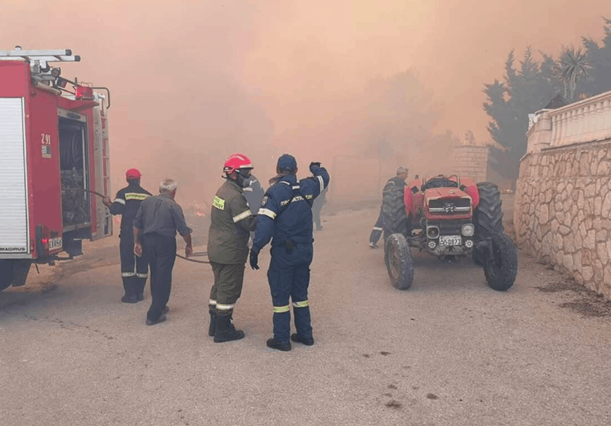 Wildfire rages through village on Zakynthos island (PICS & VIDEO) 8