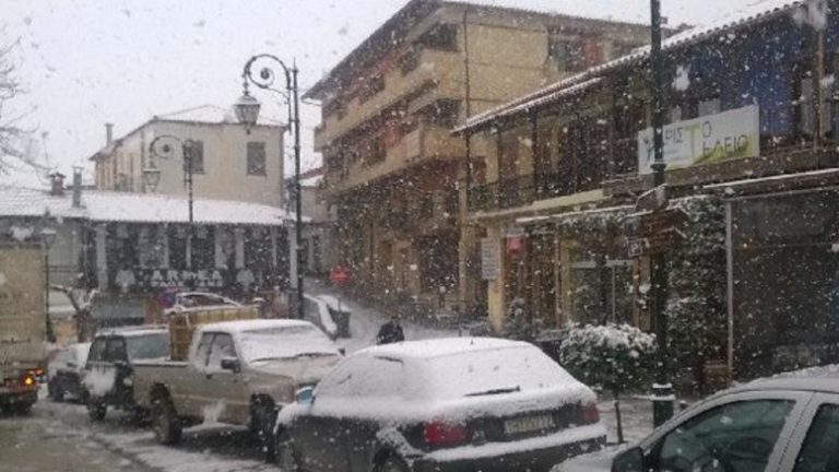 Metsovo receives first enchanting snow for the season (VIDEO)