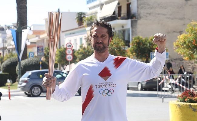 Gerald Butler Olympic flame
