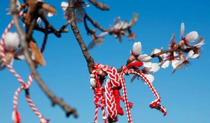 Greece’s customary bracelet to welcome Spring