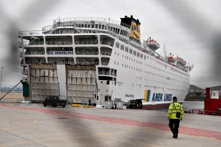 Turkish sailors in Greece break coronavirus lockdown laws